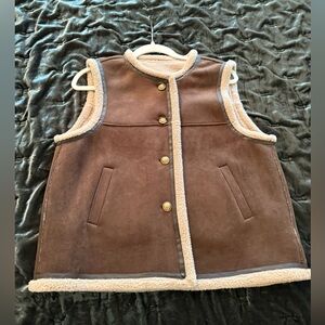 FM20250 - Brown Shearling Vest with Gold Buttons